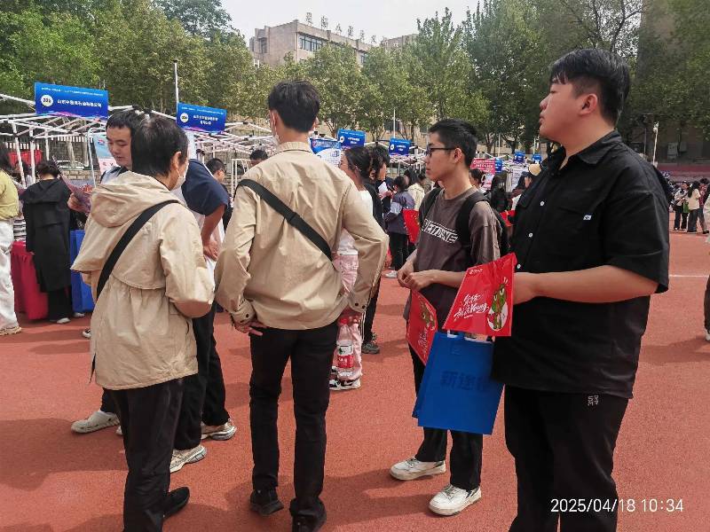 齐鲁人才：“选择济南 共赢未来”2025驻济高校毕业生双选会济南大学站成功举办！