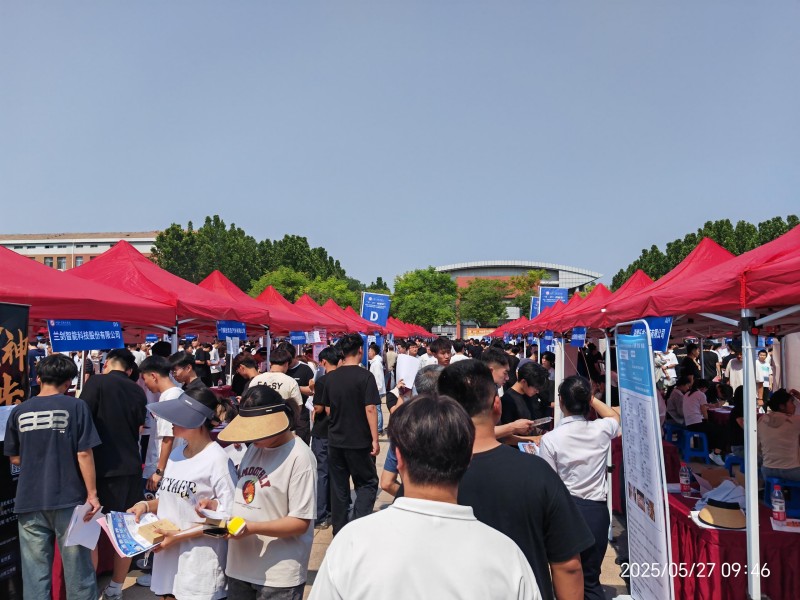 齐鲁人才：山东工业职业学院2025届毕业生就业暨2026届毕业生实习就业招聘会成功举办！