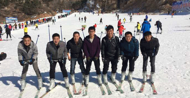 青岛创森电子科技有限公司隶属于上海索菲拉集团,集团总部在上海,公司成立于2010年,从业人员超过1000余位员工,是一家集生产销售为一体的百货公司:产品包括日化产品,电子产品,清洁用品,智力玩具等十几个种类。在全国设有:上海总部,广州总部,北京总部,武汉总部,累计16家合作伙伴,产品设立严格的质量检测部门,因此有绝对的质量及技术优势,2010年率先通过ISO14001管理体系认证;产品通过多渠道销售,网络覆盖国内各个大中城市。作为上海总部,目前拥有青岛公司,济南公司,郑州公司,合肥公司,厦门公司,长沙公司