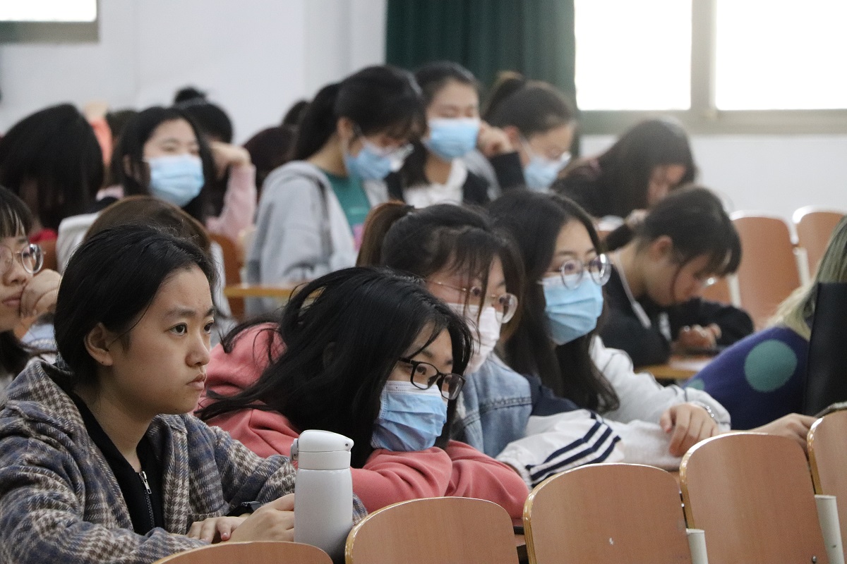 齐鲁人才网:齐鲁人才网李召华女士于山东女子学院做就业讲座