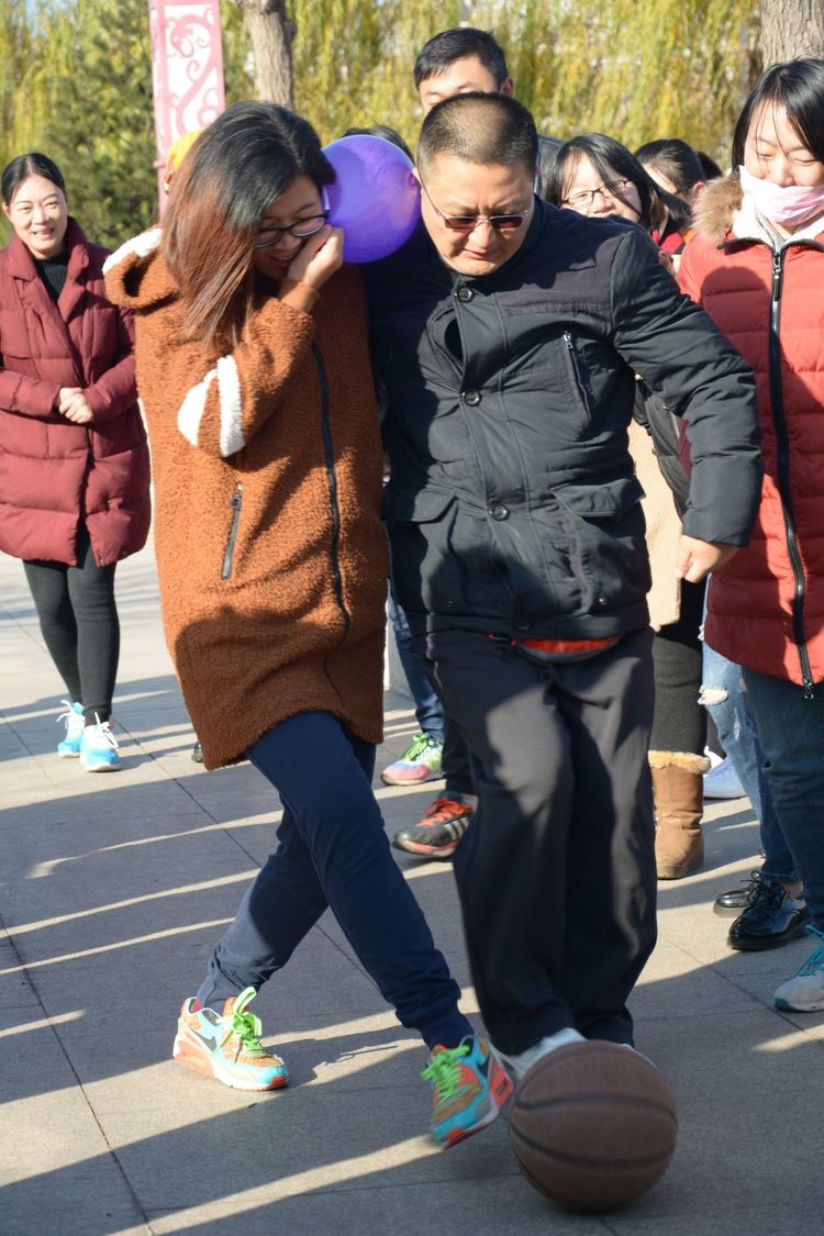 齐鲁人才网:“游枫山，赏红叶，健康脚下行”——齐鲁人才网11月团建活动