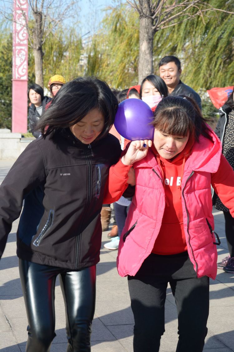 齐鲁人才网:“游枫山，赏红叶，健康脚下行”——齐鲁人才网11月团建活动