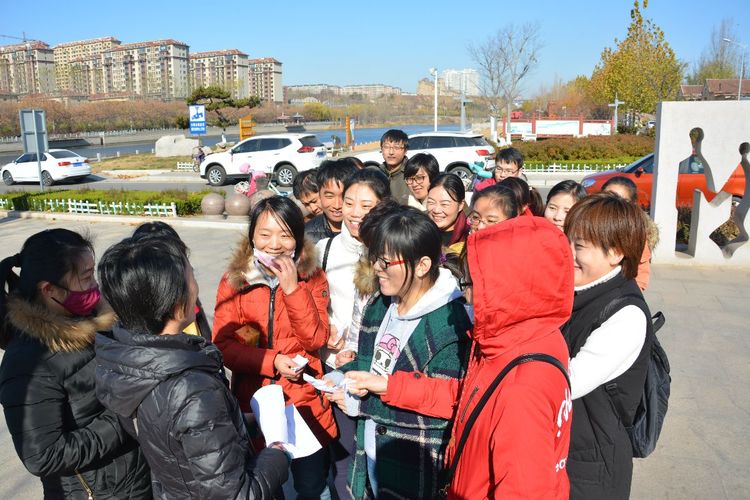 齐鲁人才网:“游枫山，赏红叶，健康脚下行”——齐鲁人才网11月团建活动