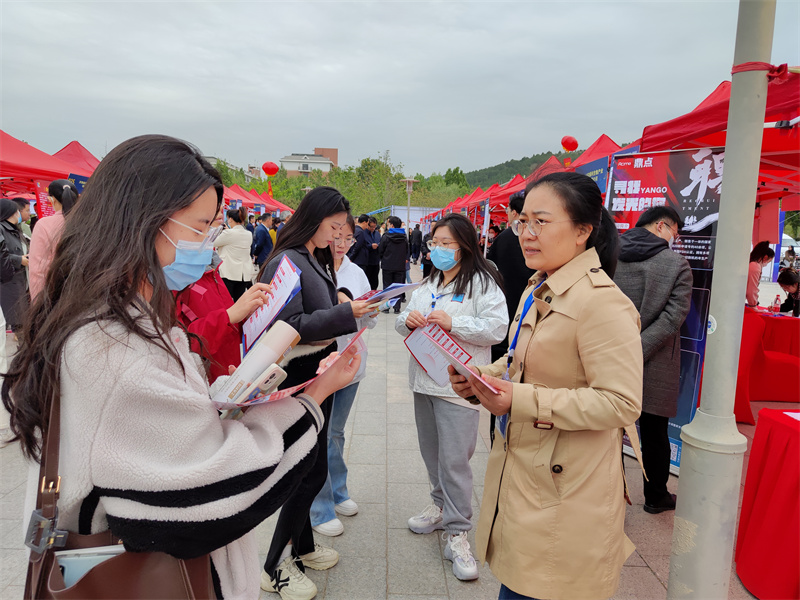 齐鲁人才网:2023年省会经济圈求职招聘直通车（济南站）暨助济高校毕业生就业双选会（山东师范大学）成功举办！