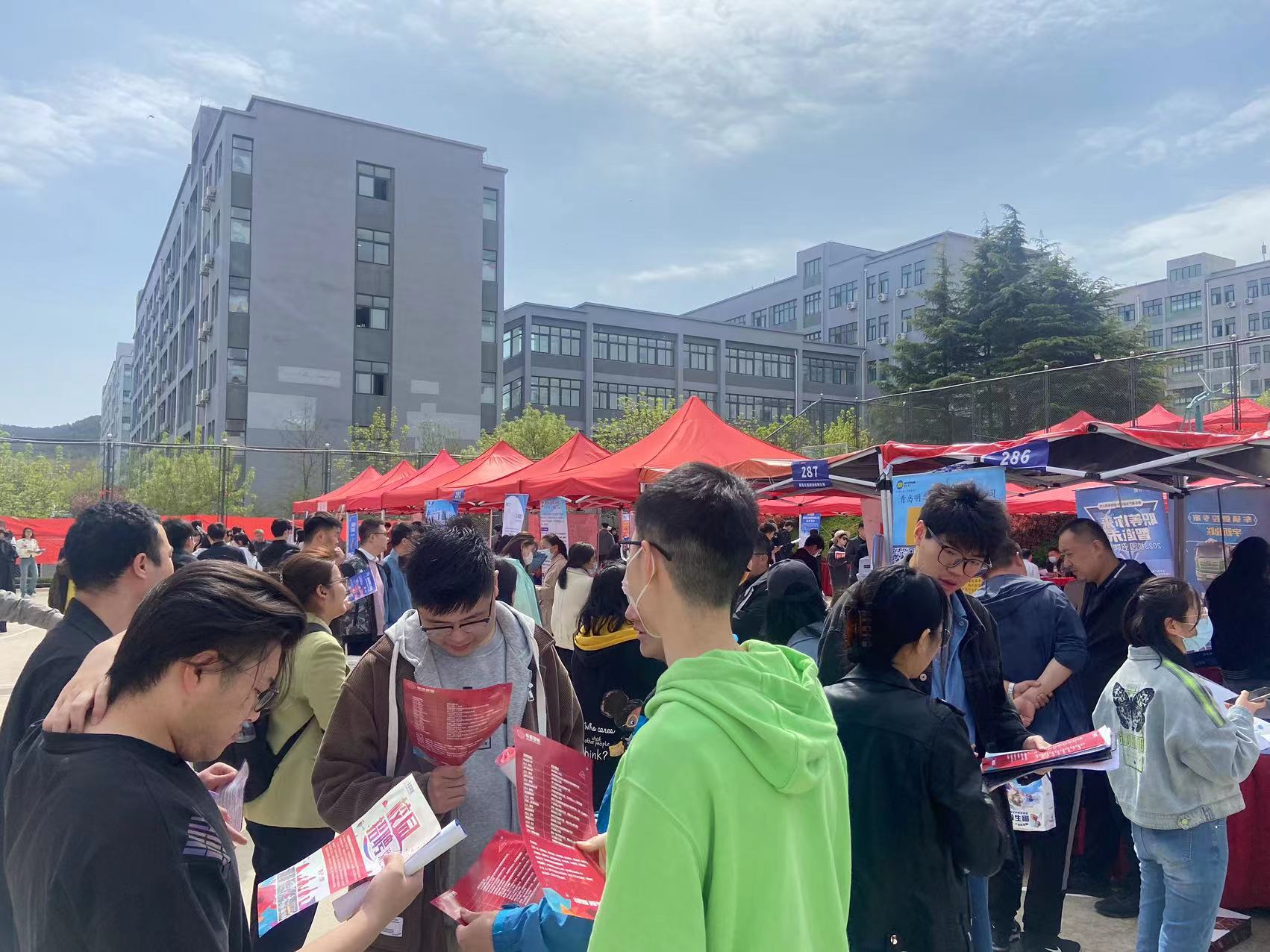 青岛科技大学双选会6.jpg