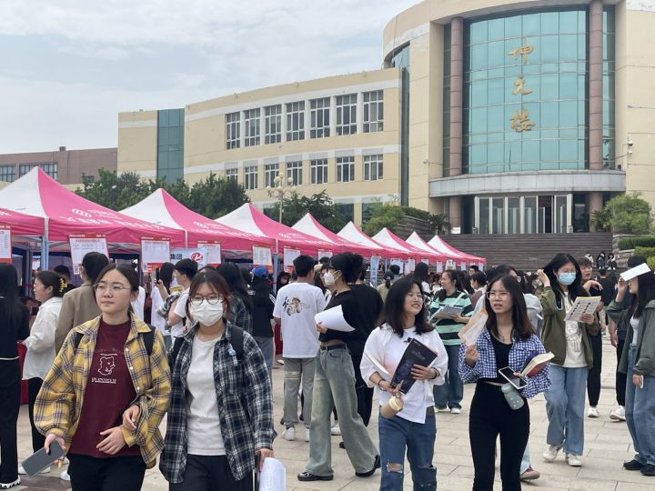 齐鲁人才网:“就选山东 启航扬帆”山东财经大学东方学院2023届毕业生校园招聘会圆满举办