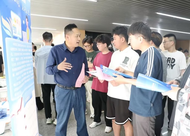 齐鲁人才网:“就选山东 成就未来”潍坊科技学院2024年供需对接校园招聘会成功举办