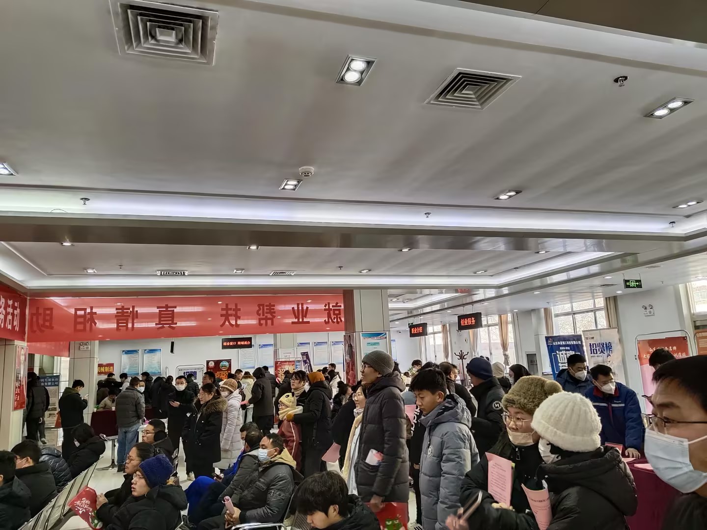 齐鲁人才网:齐鲁人才助力新泰市“春风行动”专场招聘会