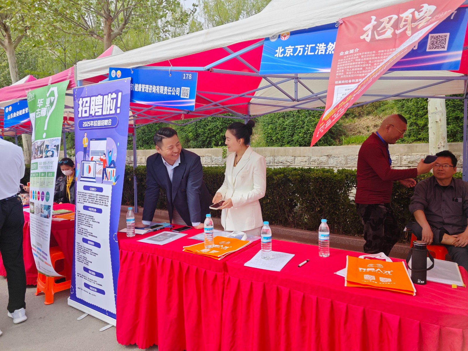 齐鲁人才网:山东医学高等专科学校(济南校区)2025年毕业生供需见面洽谈会圆满举办