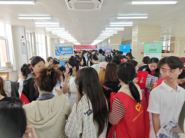 齐鲁人才网:山东劳动职业技术学院人资专业2025届实习就业双选会成功举办！