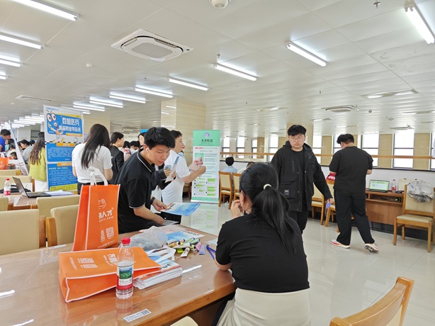 齐鲁人才网:山东劳动职业技术学院人资专业2025届实习就业双选会成功举办！