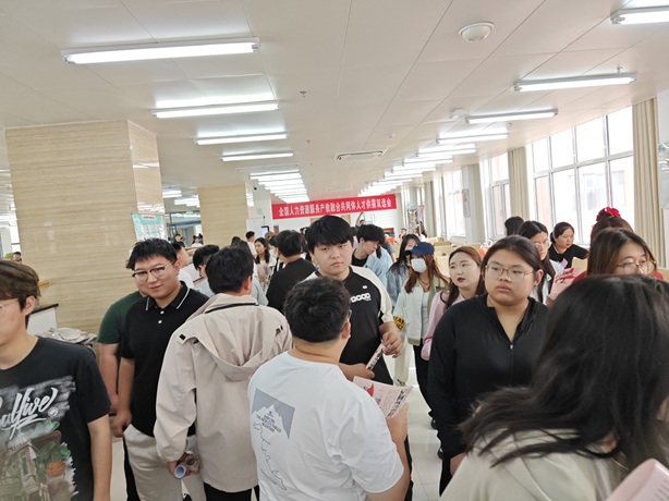 齐鲁人才网:山东劳动职业技术学院人资专业2025届实习就业双选会成功举办！