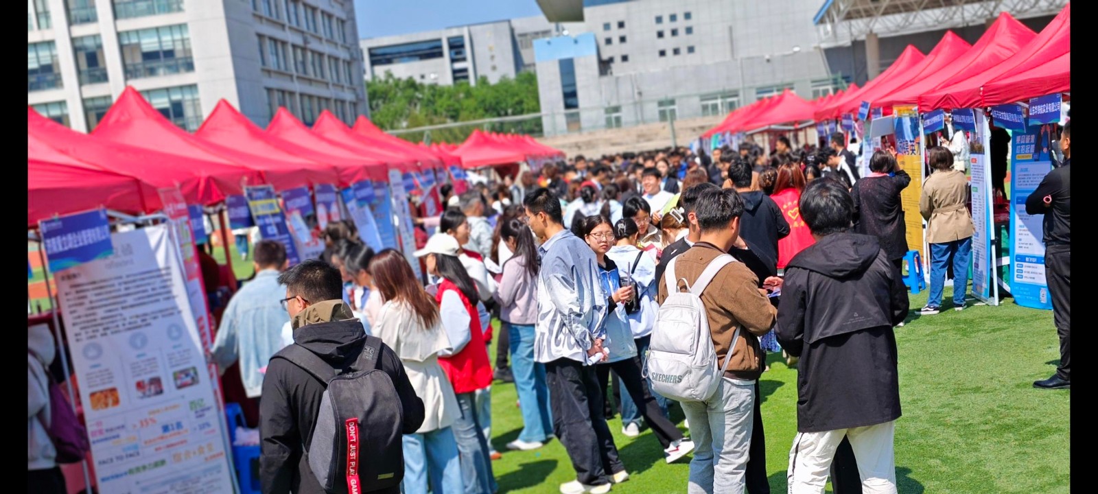 齐鲁人才网:“就选山东 职面未来”2025年 山东商业职业技术学院春季实习就业双选会成功举办！