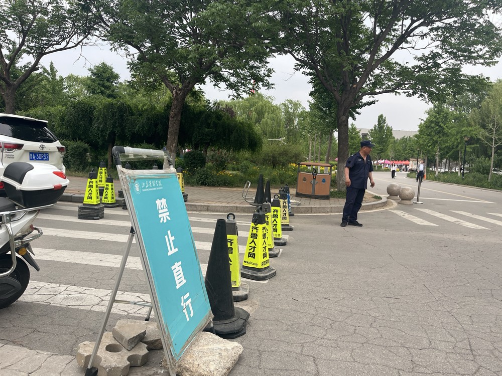 齐鲁人才网:“百会千企 职等你来”山东管理学院招聘会成功举办！