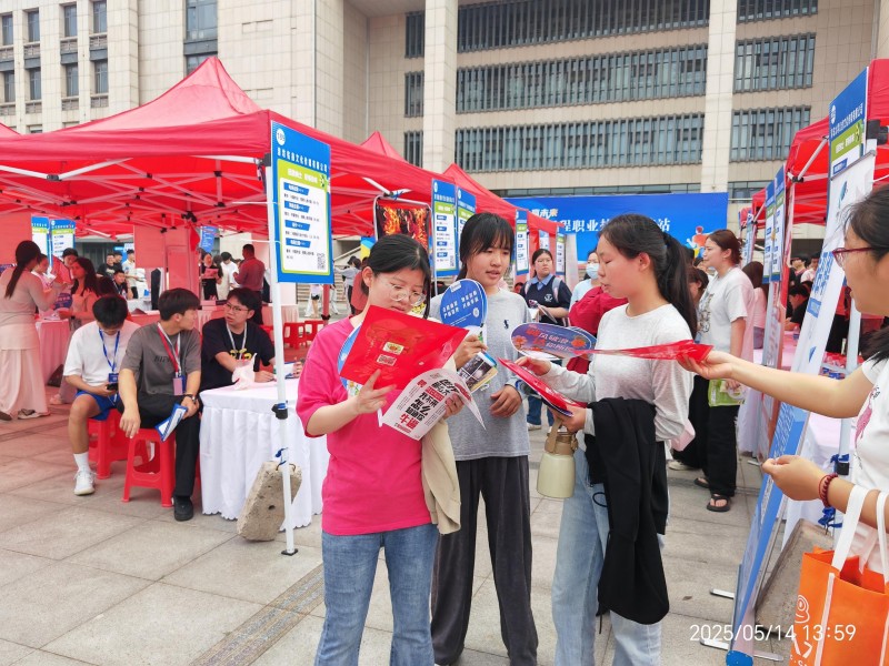 齐鲁人才网:“选择济南 共赢未来”2025年驻济高校毕业生双选会济南工程职业技术学院站圆满收官！