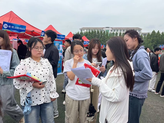 齐鲁人才网:潍坊工程职业学院成功举办“职通未来·筑梦启航”2025年校园双选会