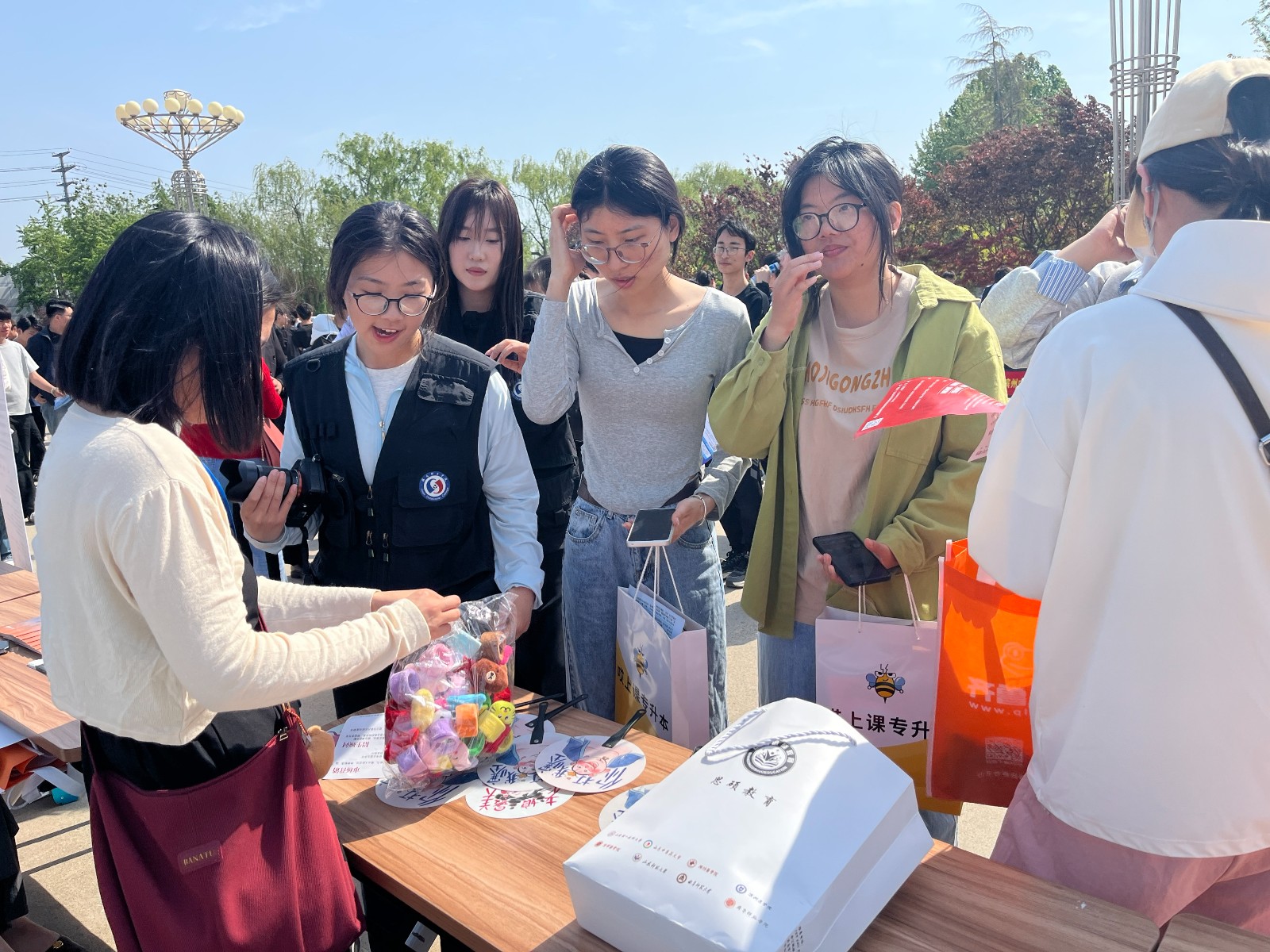齐鲁人才网:“青春赋能 职引未来”济南职业学院2025届春季双选会火爆收官！