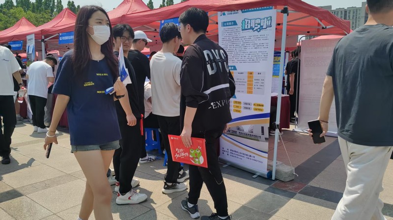 齐鲁人才网:山东工业职业学院2025届毕业生就业暨2026届毕业生实习就业招聘会成功举办！