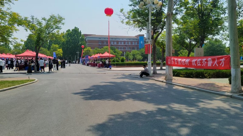齐鲁人才网:山东工业职业学院2025届毕业生就业暨2026届毕业生实习就业招聘会成功举办！