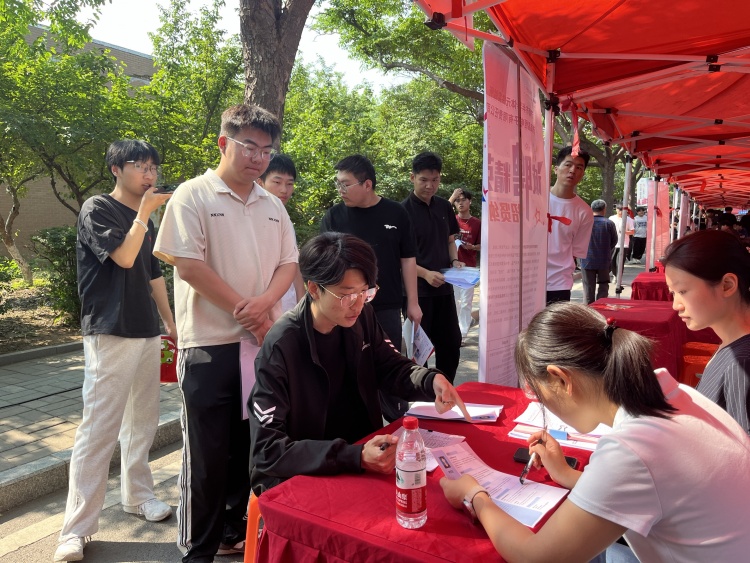 齐鲁人才网:“职向齐鲁，就选山东”2025年山东劳动职业技术学院毕业生实习就业招聘双选会圆满落幕！