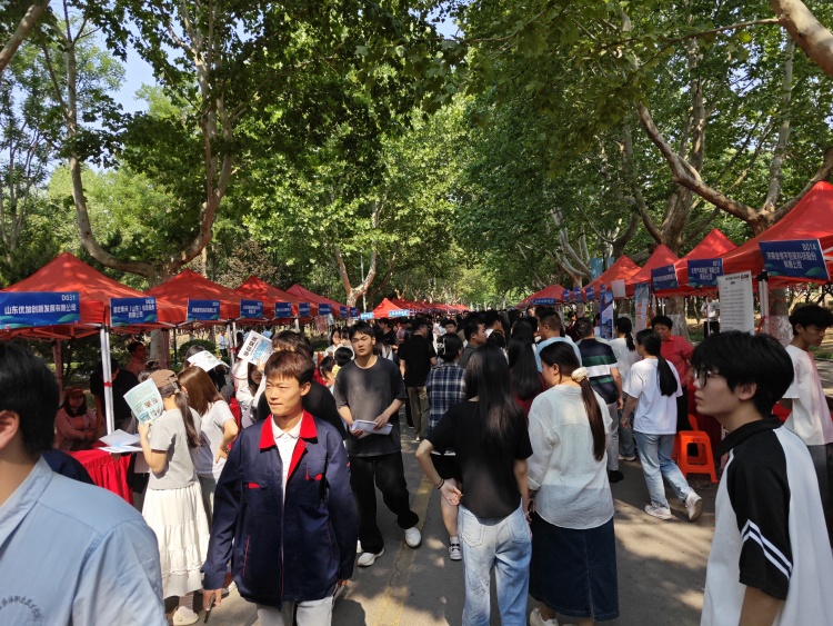 齐鲁人才网:“职向齐鲁，就选山东”2025年山东劳动职业技术学院毕业生实习就业招聘双选会圆满落幕！