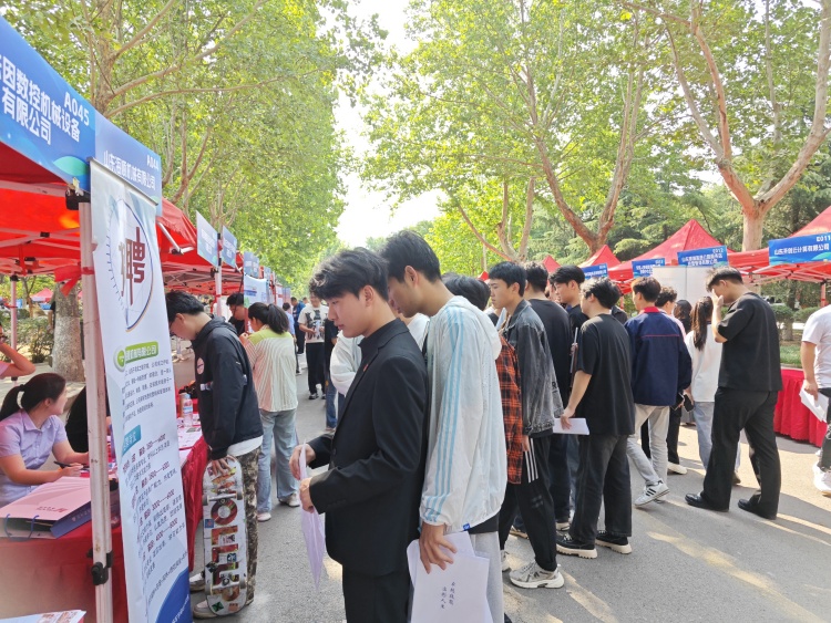 齐鲁人才网:“职向齐鲁，就选山东”2025年山东劳动职业技术学院毕业生实习就业招聘双选会圆满落幕！