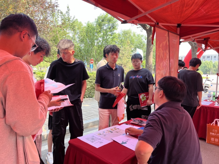 齐鲁人才网:“职向齐鲁，就选山东”2025年山东劳动职业技术学院毕业生实习就业招聘双选会圆满落幕！