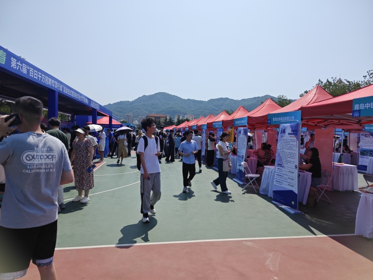 齐鲁人才网:青岛科技大学2025届毕业生离校前专场招聘会圆满举办