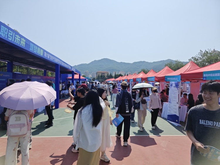 齐鲁人才网:青岛科技大学2025届毕业生离校前专场招聘会圆满举办