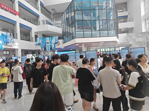 齐鲁人才网:“职面未来 就选山东”2025年山东传媒职业学院实习就业双选会圆满举行！