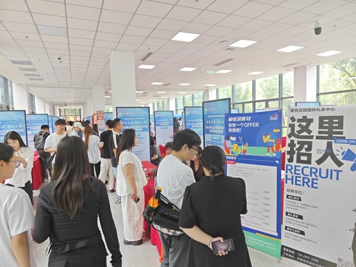 齐鲁人才网:“职面未来 就选山东”2025年山东传媒职业学院实习就业双选会圆满举行！
