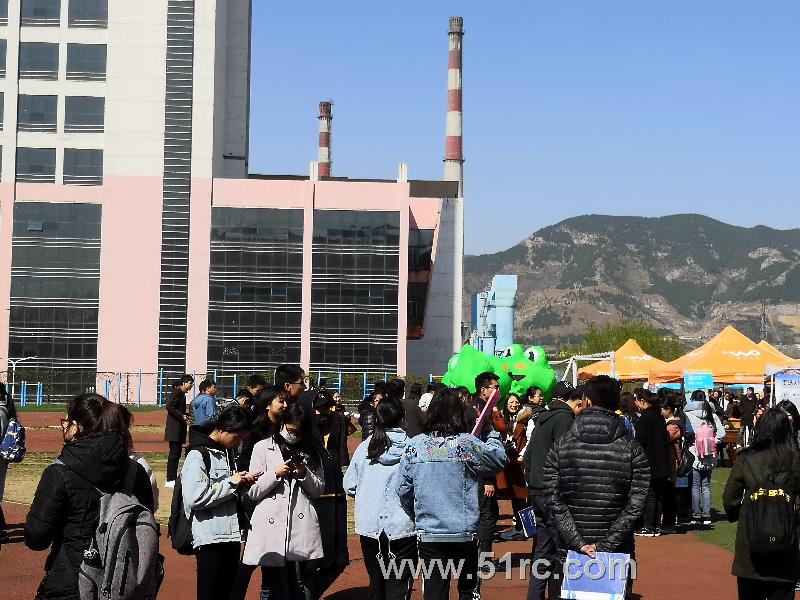 2018齐鲁医学院招聘会火爆开场！