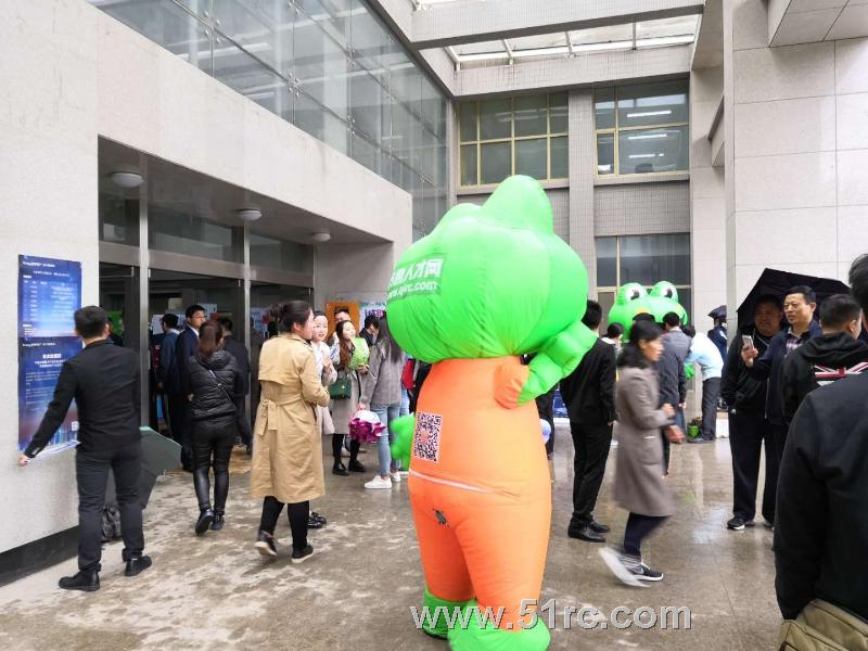 2018年济南大学西校区双选会火热进行中