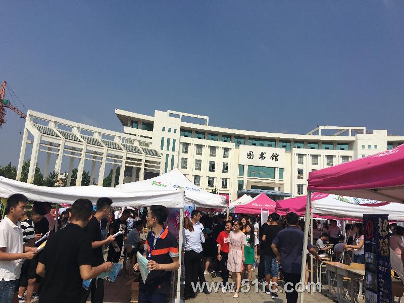 6月14日，泰山职业技术学院实习生专场招聘会火热进行中……