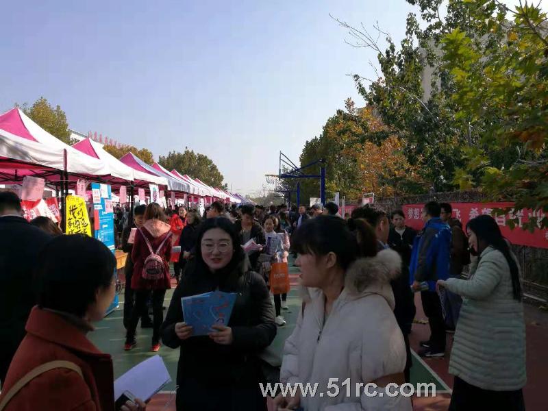 11月10日，山东科技大学泰安校区秋季毕业生双选会火爆进行中……