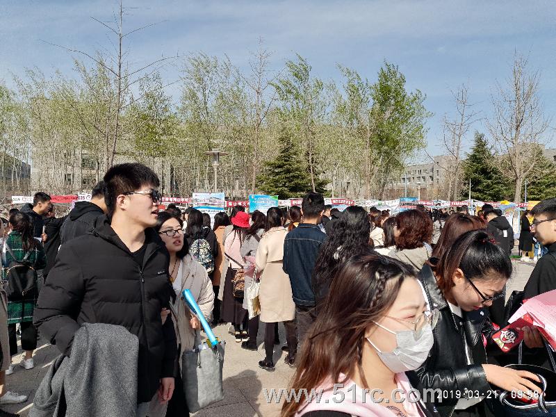 3月21日山东师范大学（长清湖校区）春季师范类专场招聘会火热举行中