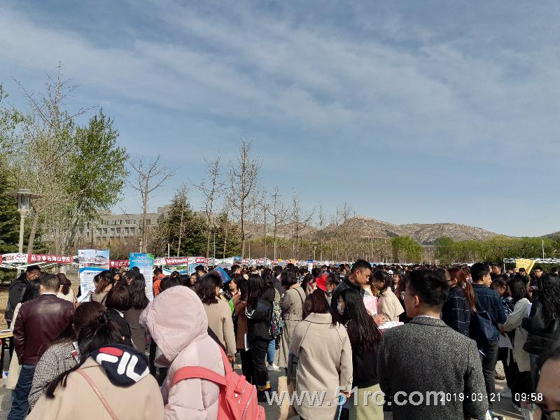 3月21日山东师范大学（长清湖校区）春季师范类专场招聘会火热举行中