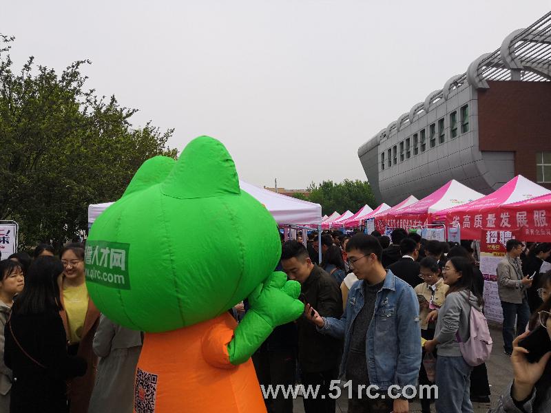 4月27日，滨州学院春季校园招聘会火爆开幕