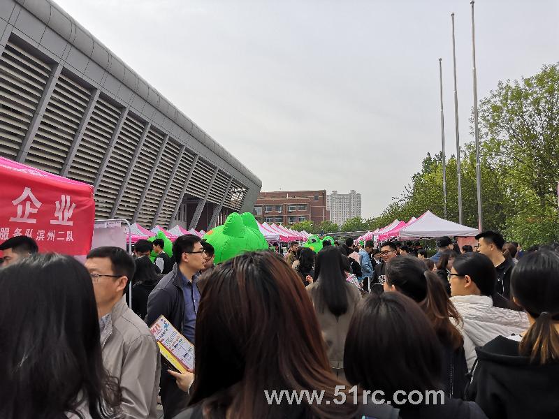 4月27日，滨州学院春季校园招聘会火爆开幕