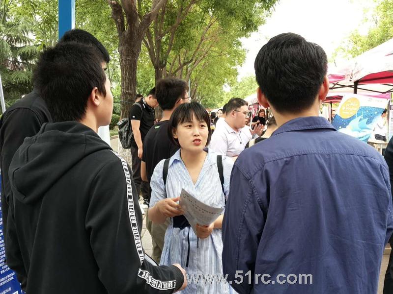 济宁学院夏季双选会正在进行时