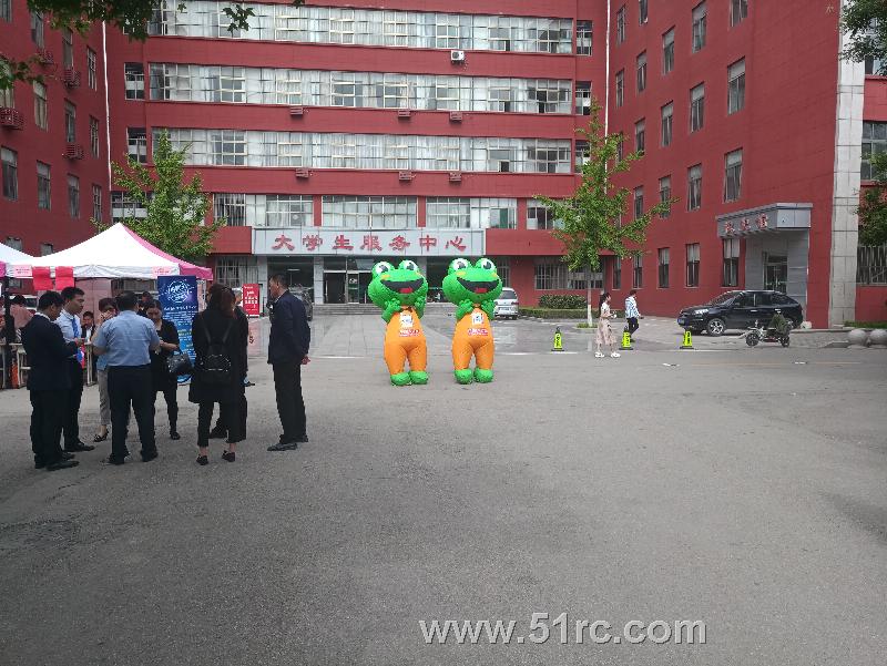 济宁学院夏季双选会正在进行时