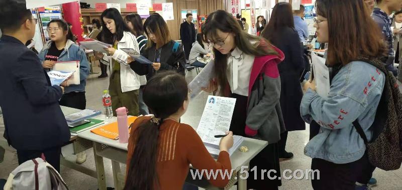 10月11日，山东科技大学“齐鲁人才网”专场招聘会火爆开启！