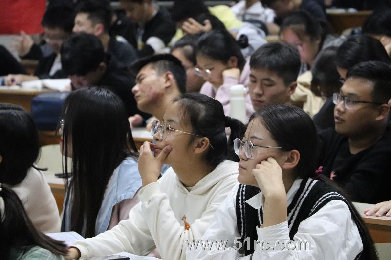 《定位现在 掌控未来》齐鲁人才研究院李召华副院长走进济南大学